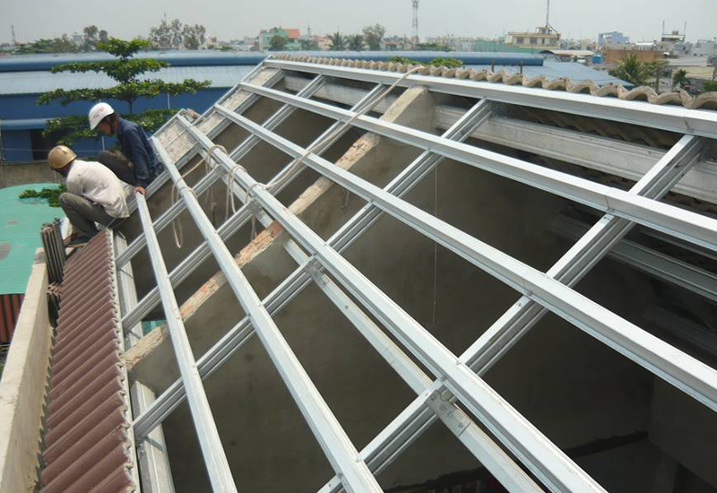 Thi công lợp ngói trên vì kèo thép mạ Thi công lợp ngói trên vì kèo thép mạ